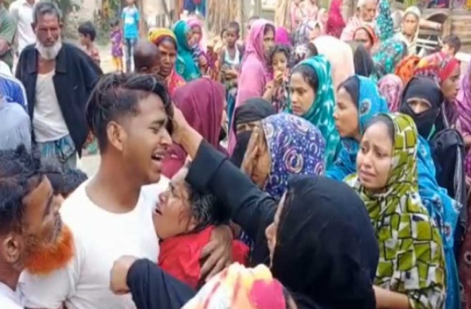 লক্ষ্মীপুরে গৃহবধূর ঝুলন্ত মরদেহ উদ্ধার, শ্বশুর পলাতক